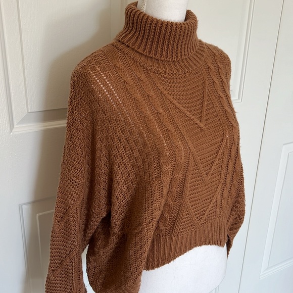 SHEIN Cropped Sweater - Picture 2 of 3